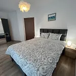Azzurro Premium On Bulevard Bogoridi * بورغاس