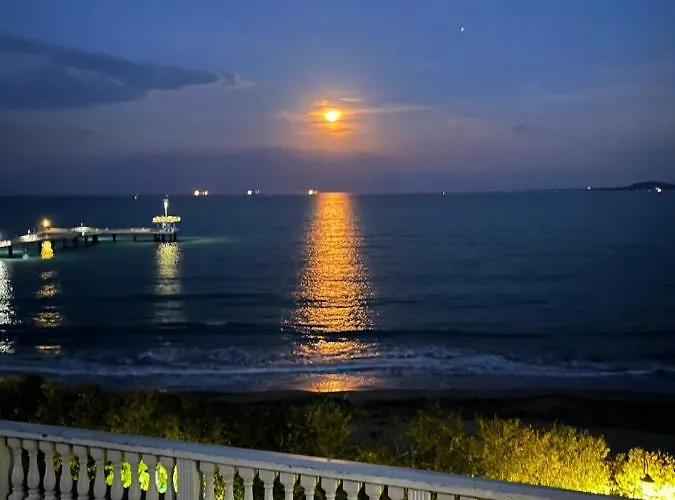 Azzurro Premium On Bulevard Bogoridi Appartamento