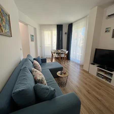 Azzurro Premium On Bulevard Bogoridi 布尔加斯