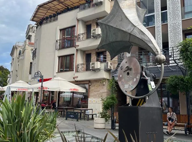 Azzurro Premium On Bulevard Bogoridi * ブルガス