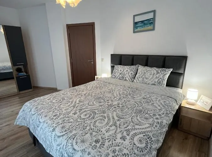 Azzurro Premium On Bulevard Bogoridi * ブルガス